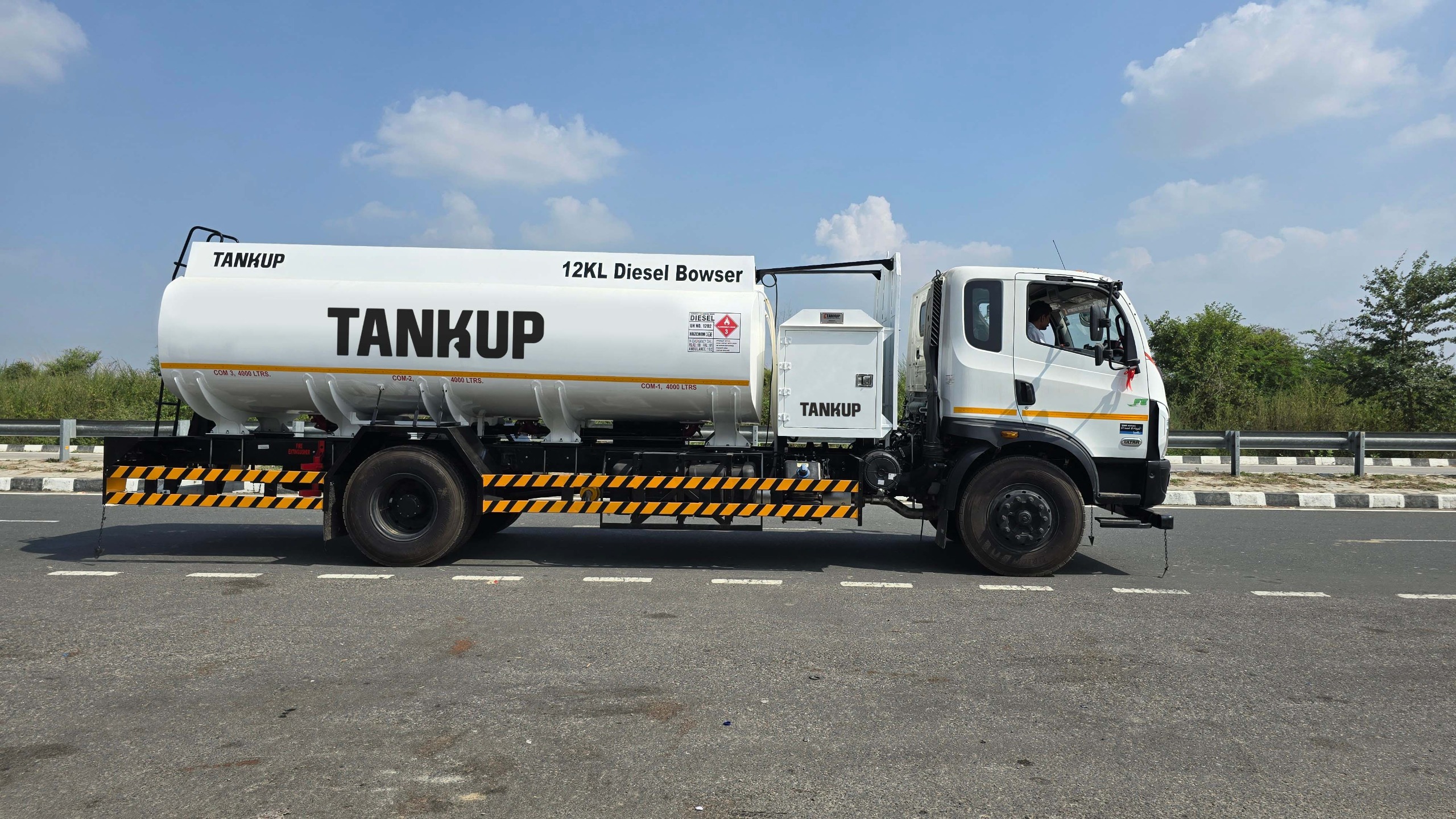 Tactical refuelling systems — Tankup diesel bowser